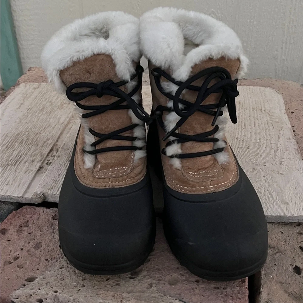 Sorel Women’s Snow Angel Faux Fur Detail Waterproof Boot Size 9